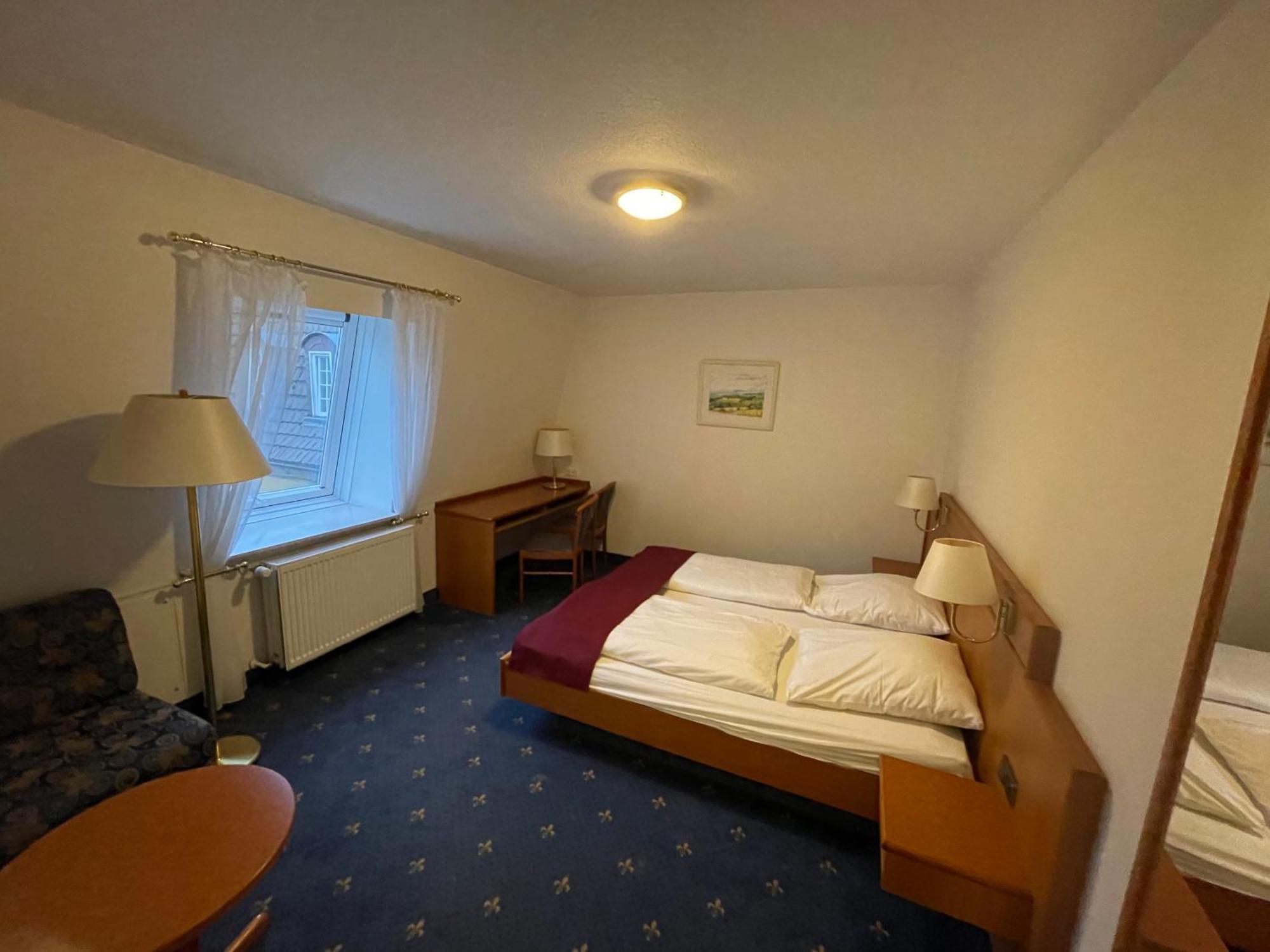 Hotel Schloss Hoehnscheid Bad Arolsen Exteriör bild