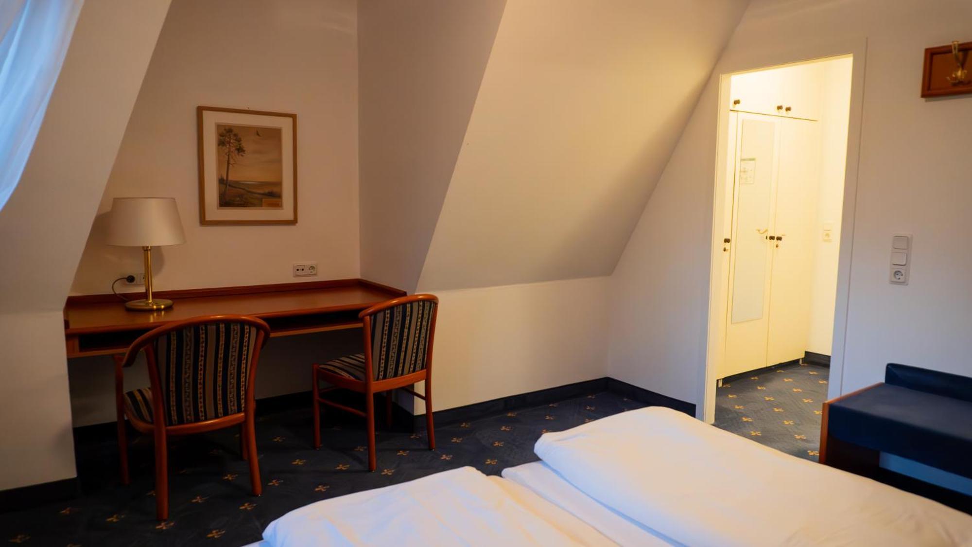 Hotel Schloss Hoehnscheid Bad Arolsen Exteriör bild
