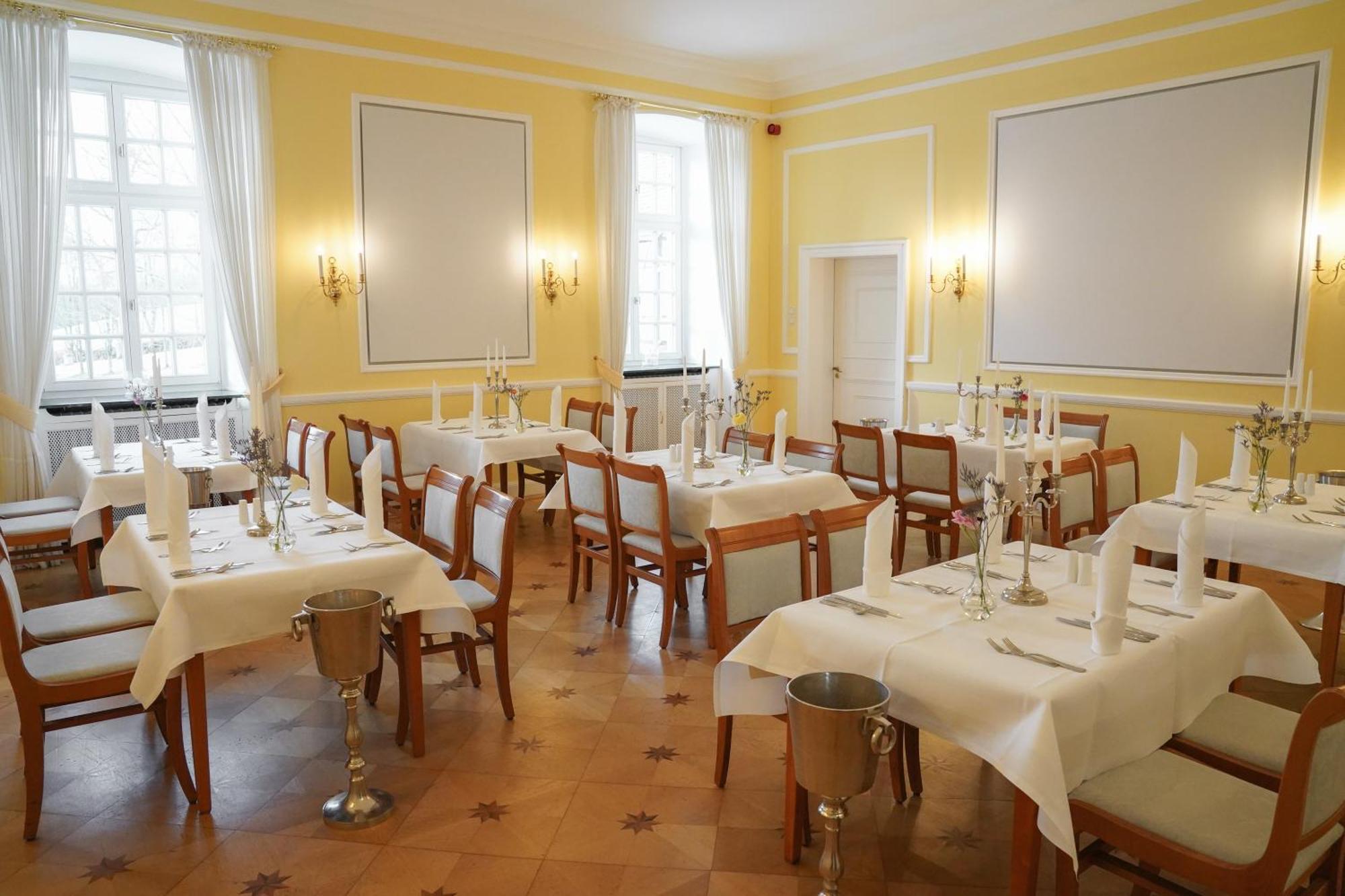 Hotel Schloss Hoehnscheid Bad Arolsen Exteriör bild