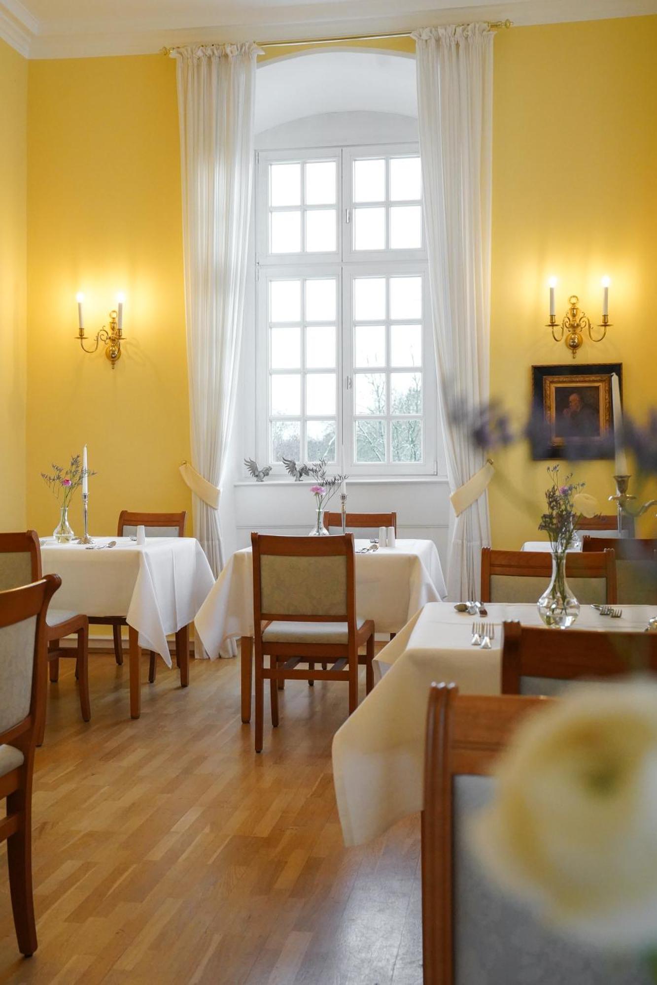 Hotel Schloss Hoehnscheid Bad Arolsen Exteriör bild